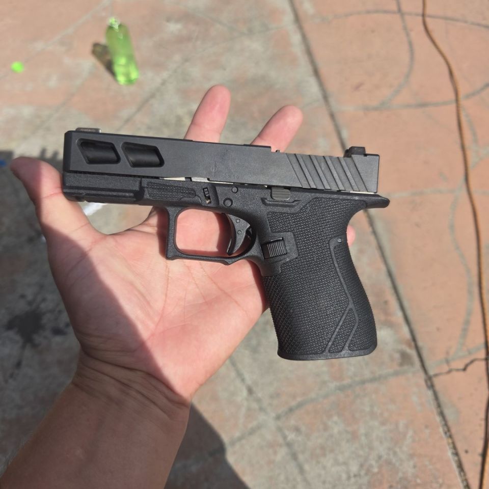 Image 1 - G19 Grit Grips Frame