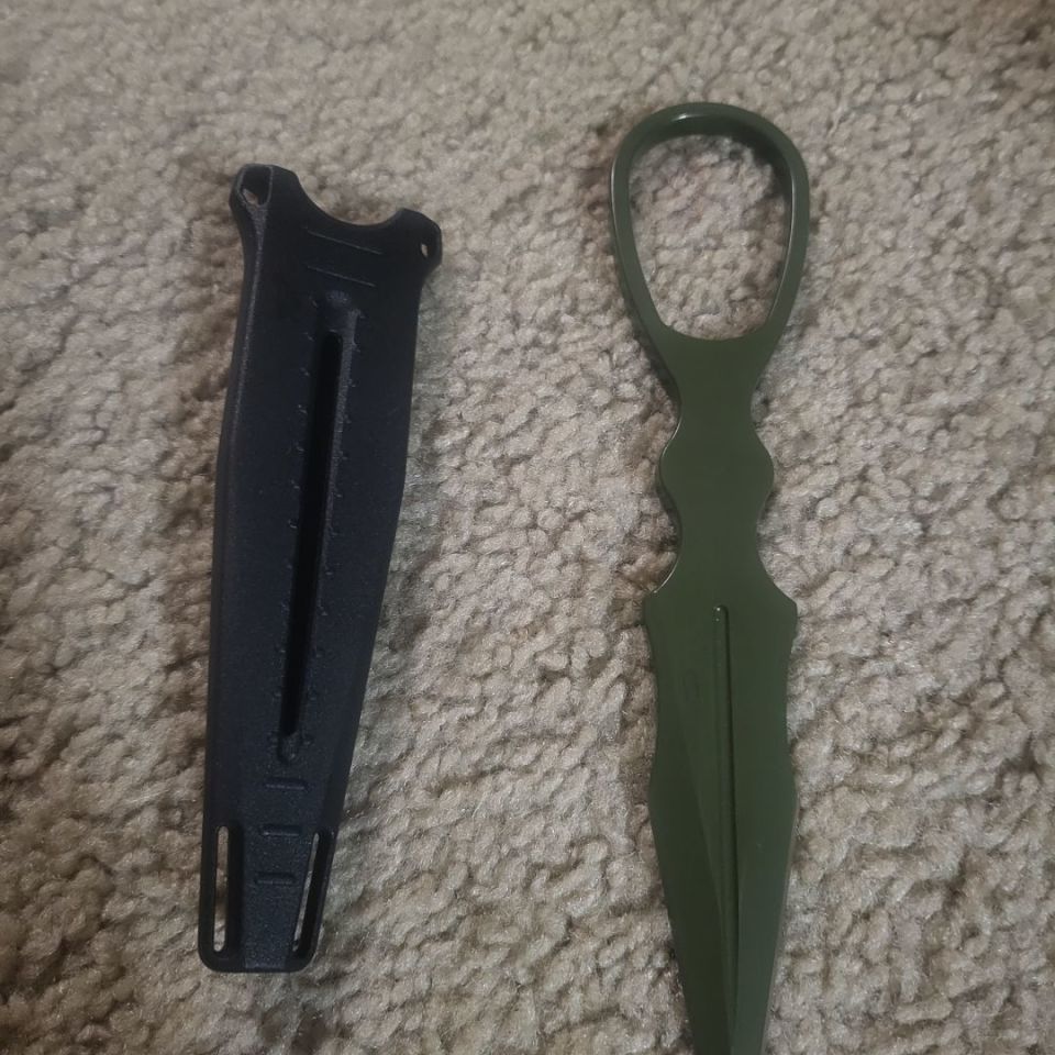 Image 2 - Scallywag tactical knife. 