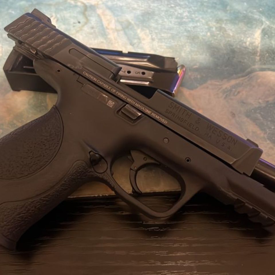 Image 1 - Looking for Gen 3/4 Glock 19