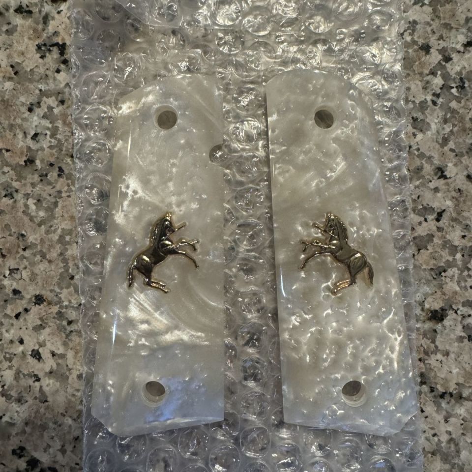 Image 1 - Altamont Grips 1911