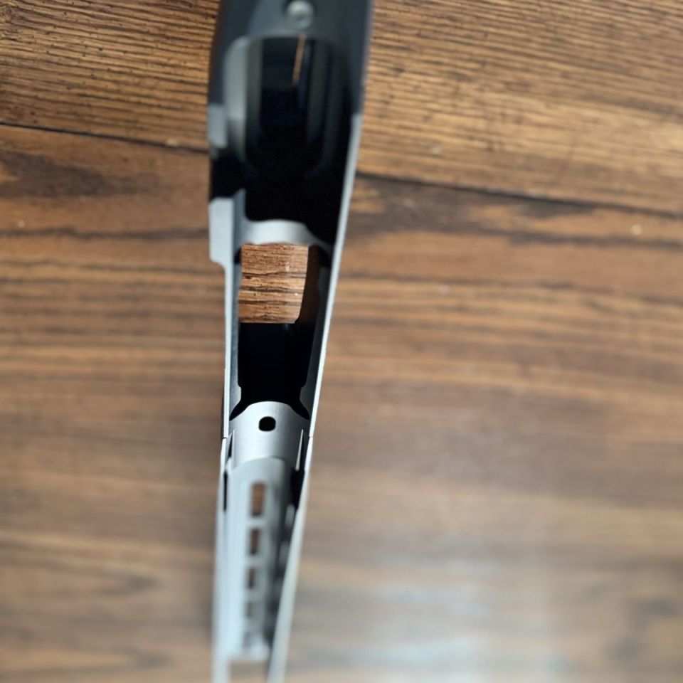 Image 2 - Outlier r700 SA chassis 