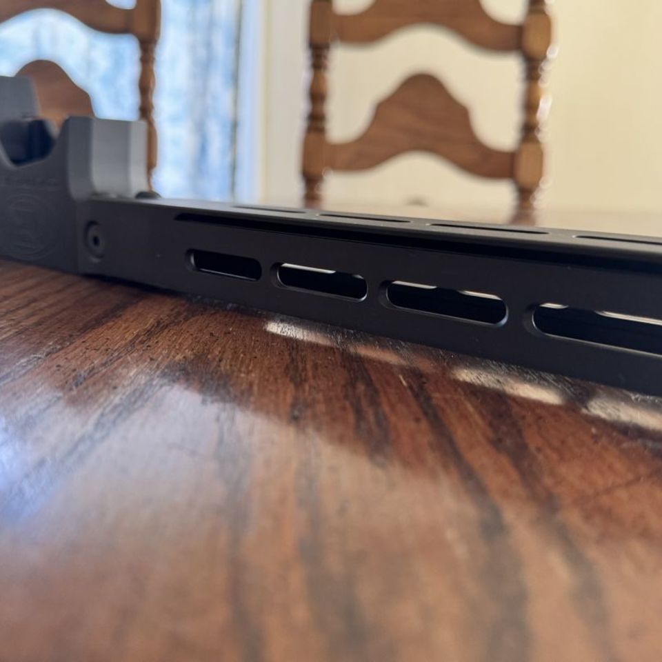 Image 3 - Outlier r700 SA chassis 