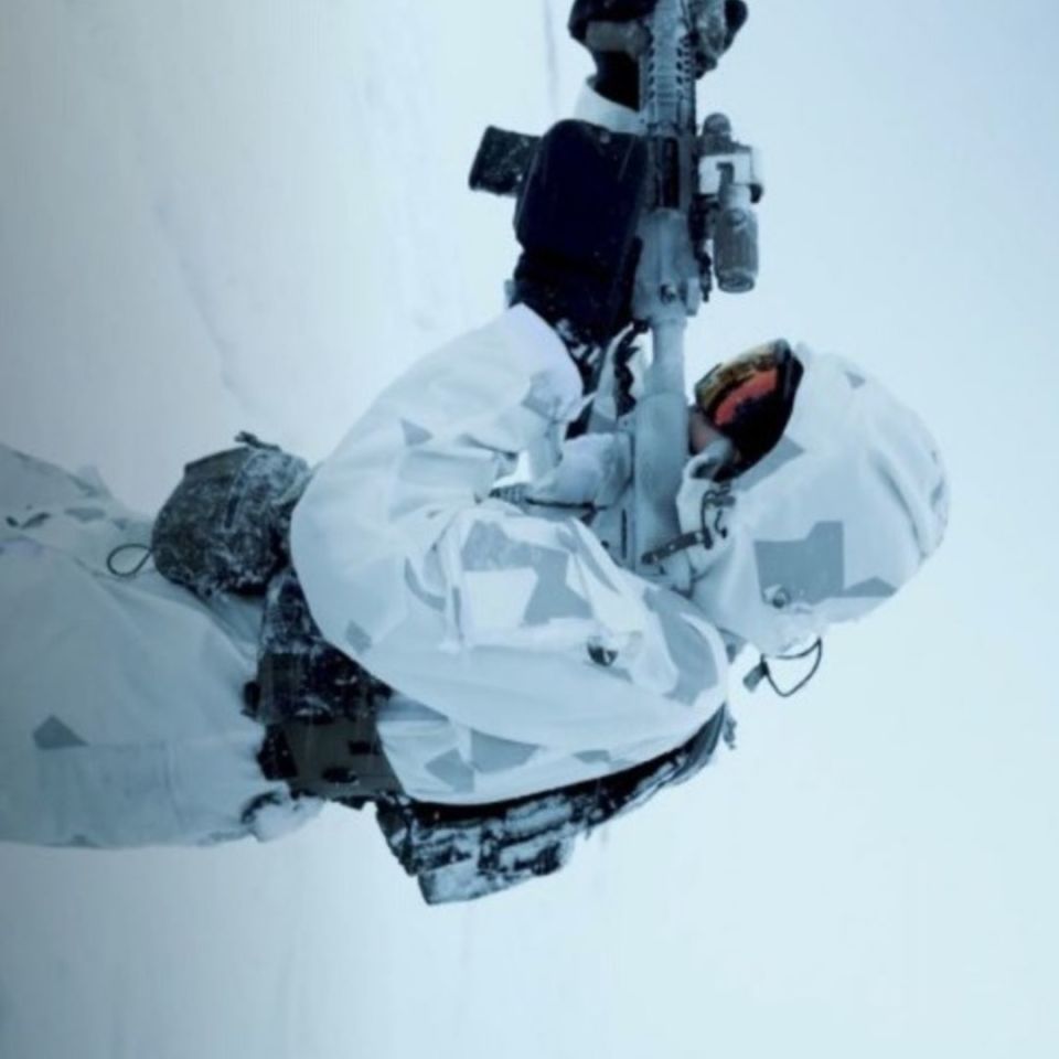 Image 2 - WTB: Lucas Overwhites