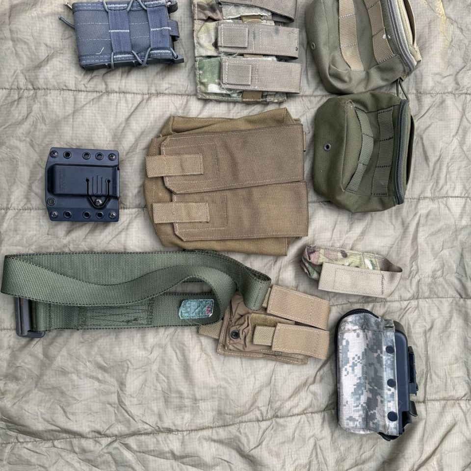 Image 1 - Pouch lot 