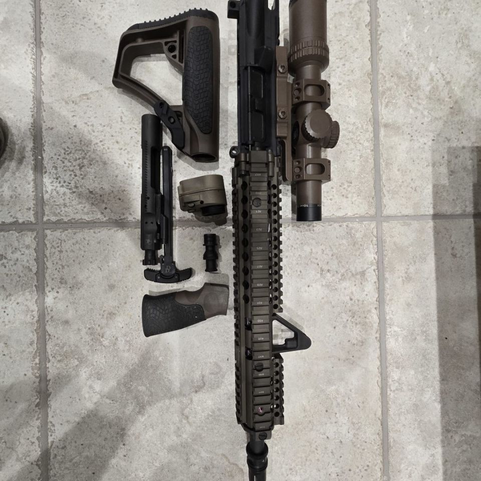 Image 4 - Daniel M4A1 Upper an trijicon 