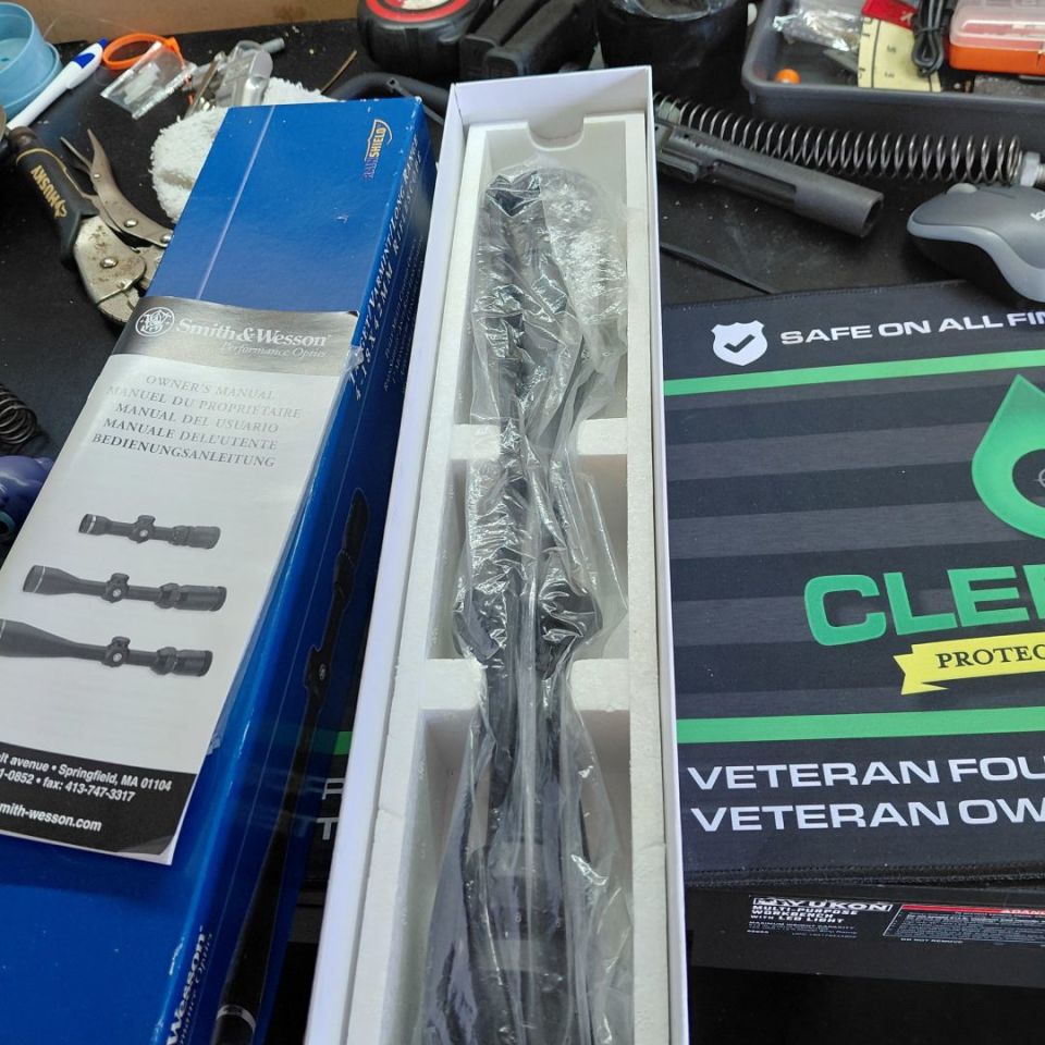 Image 3 - Smith and Wesson 4-18x40 scope