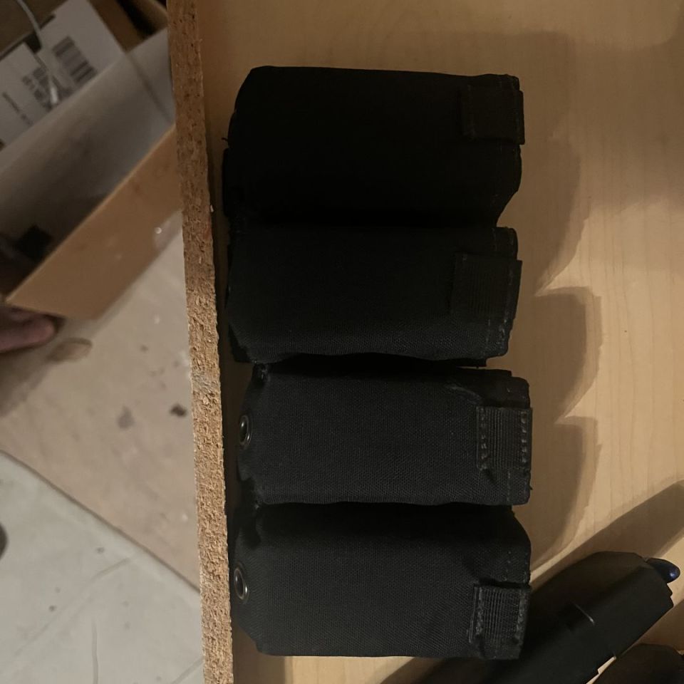 Image 4 - Miscellaneous mag carriers 