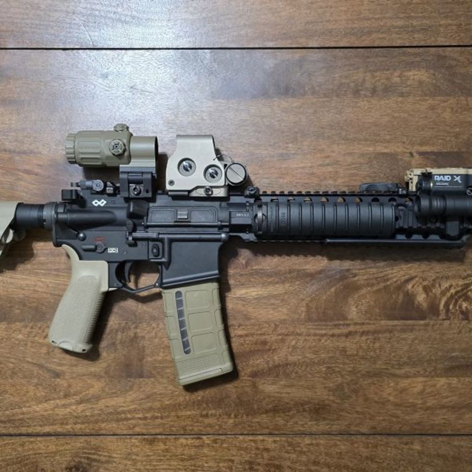 Image 2 - 12.5" LMT AR-15 Upper