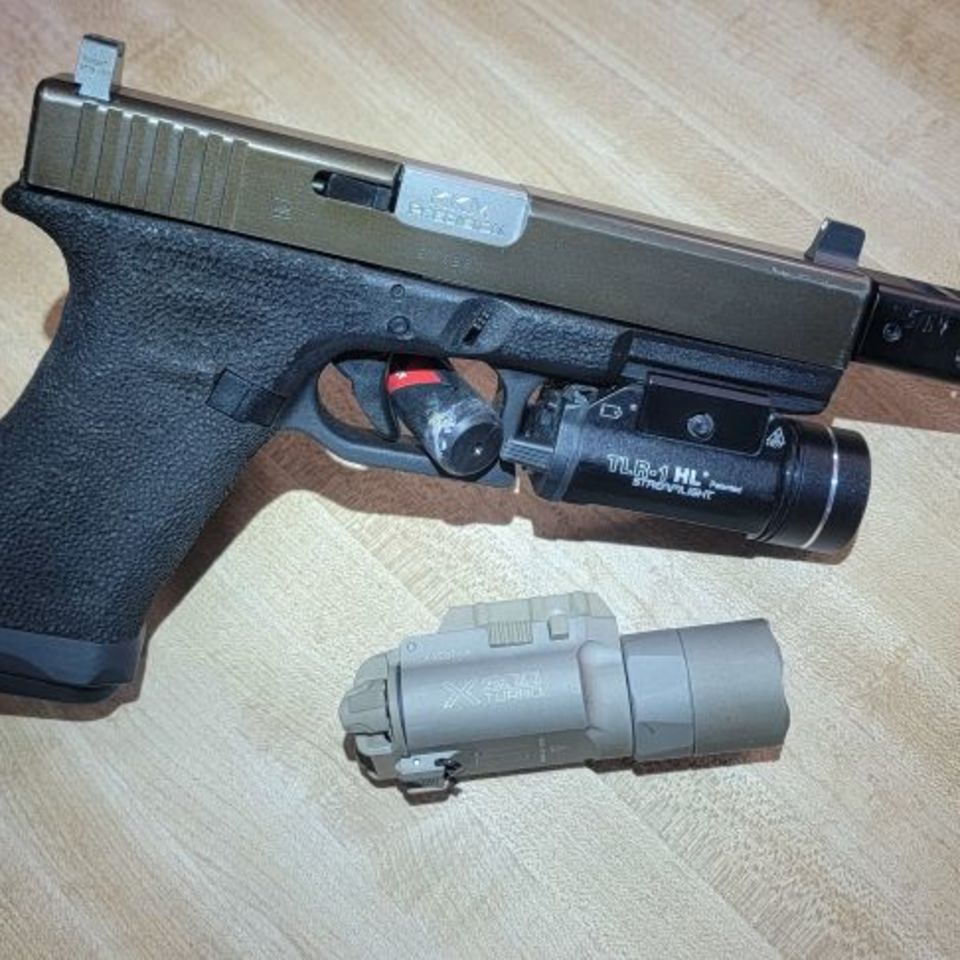 Image 1 - Gen 3 Glock 17