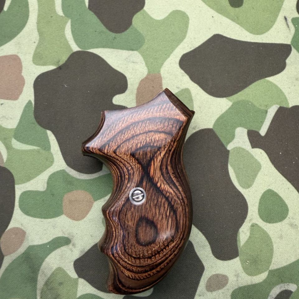 Image 2 - Ruger SP 101 grip
