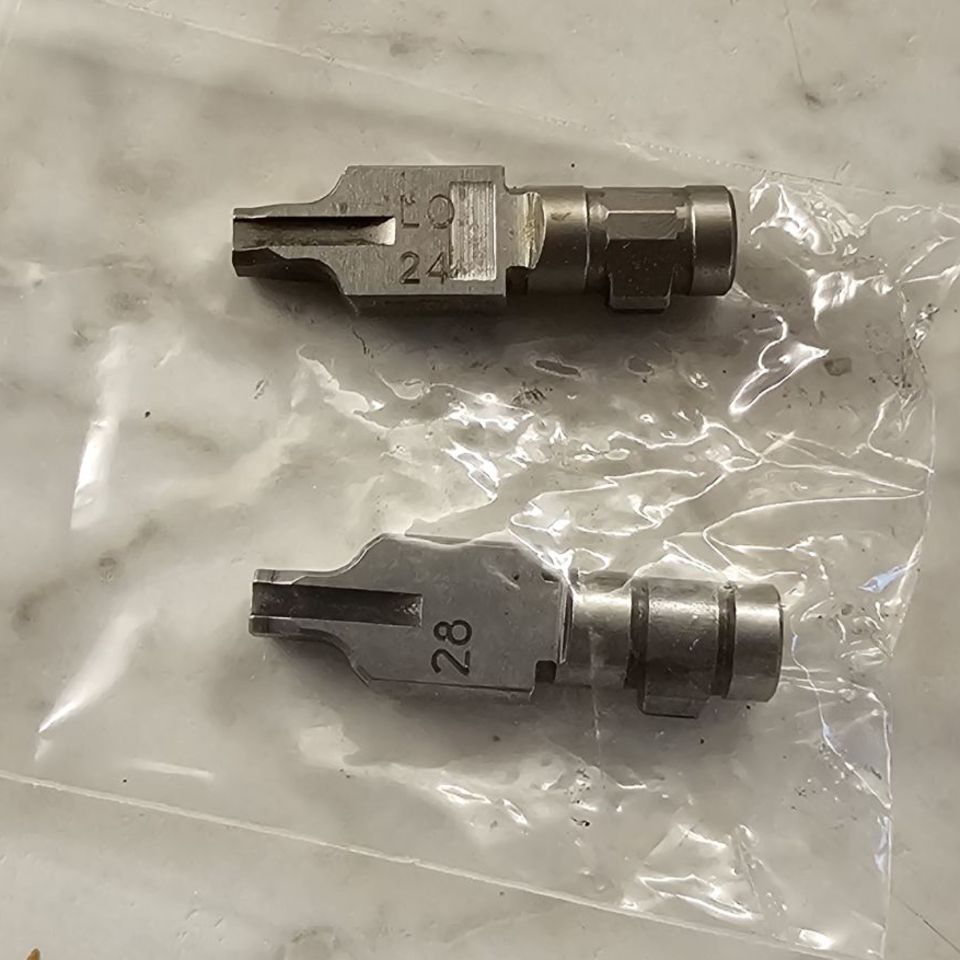 Image 1 - Hk #28 and #24 locking piece 
