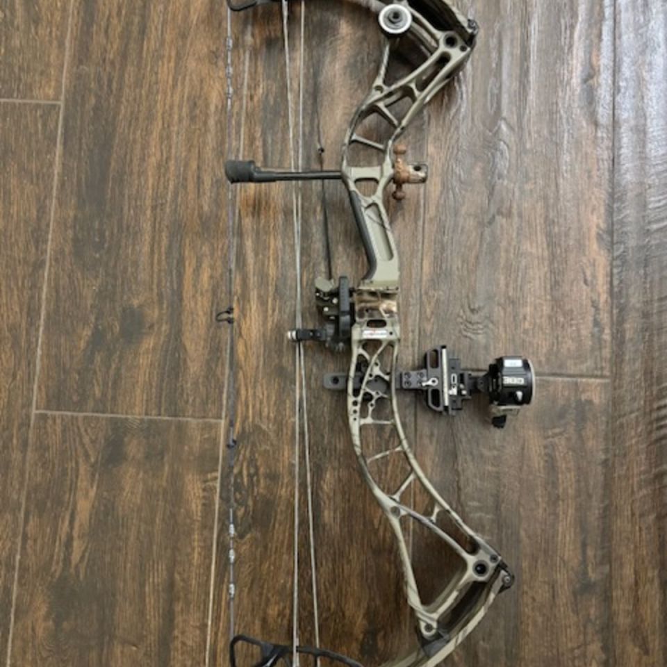 Image 3 - Bowtech Realm SR6 Bare Bow