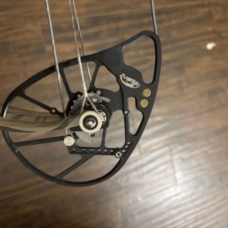 Image 4 - Bowtech Realm SR6 Bare Bow