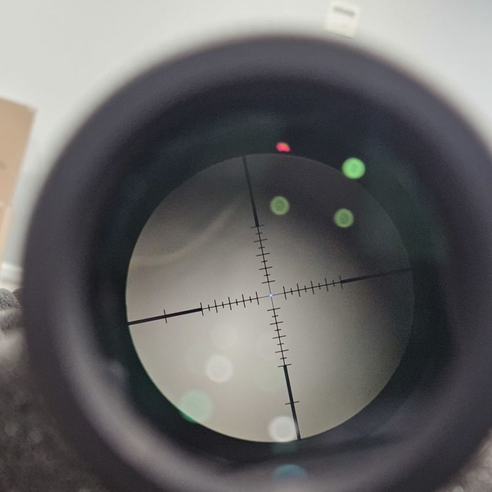 Image 4 - Us Optics 1-8 Blue dot