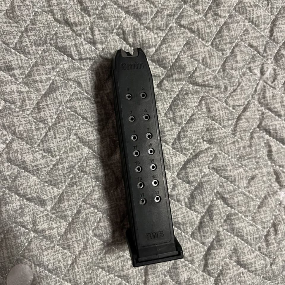 Image 2 - WTS Glock 9mm mag