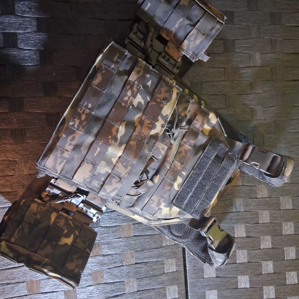 Image 2 - Carrier & lvl 4 ceremic plates