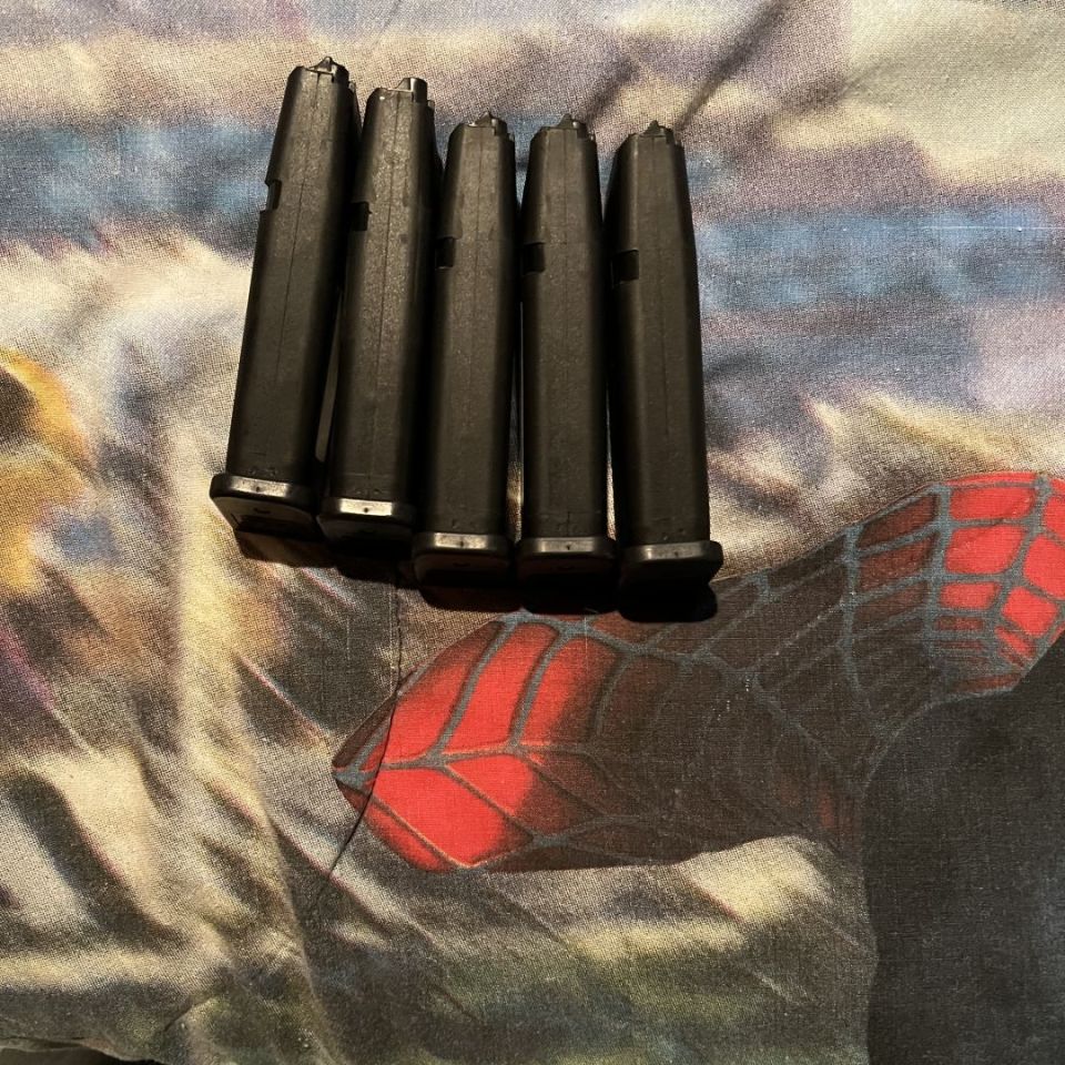 Image 1 - Glock 15 rounder .40 magazine