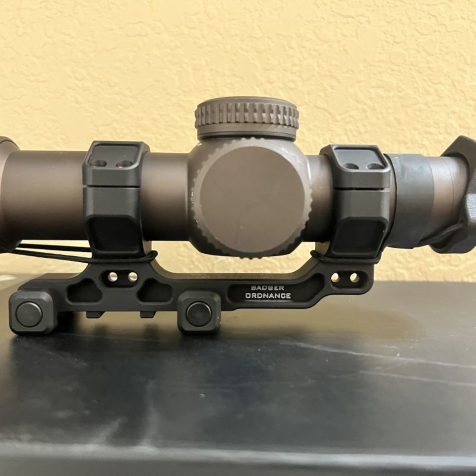 Image 4 - Razor 1-10 w/ Badger Mount