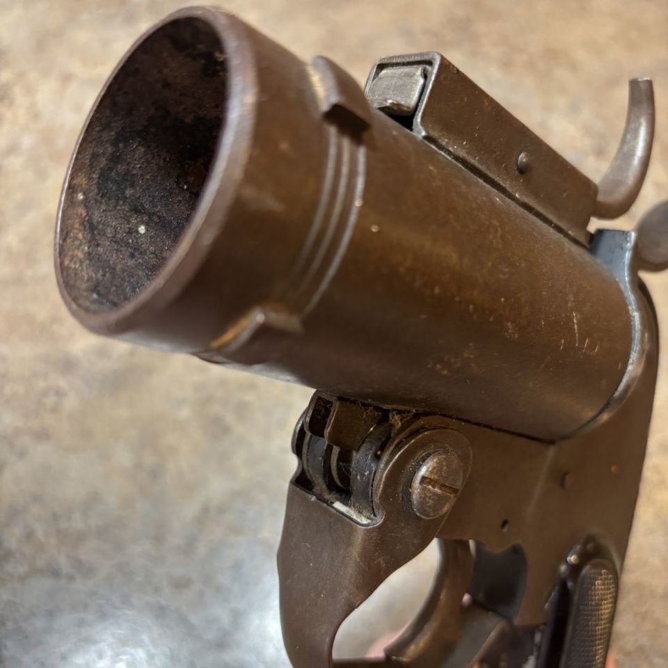 Image 3 - M-8 flare pistol 