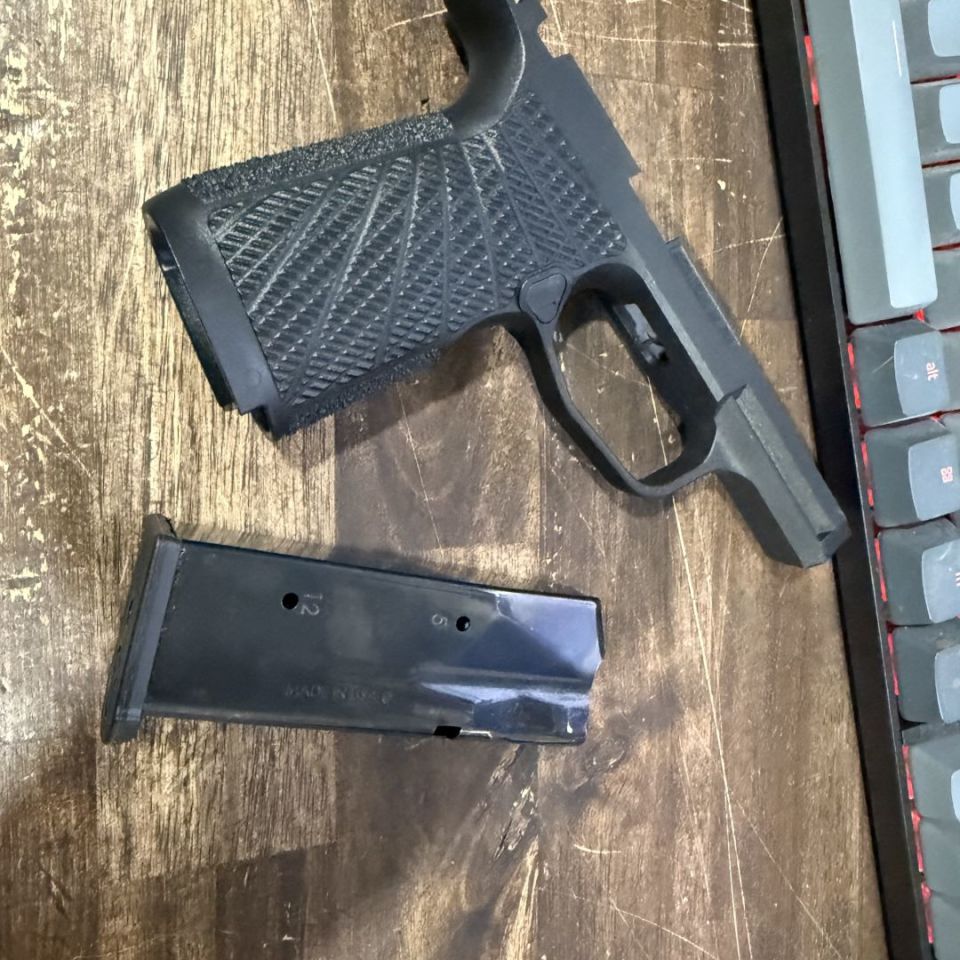 Image 1 - Wilson Combat P365 Grip + Mag