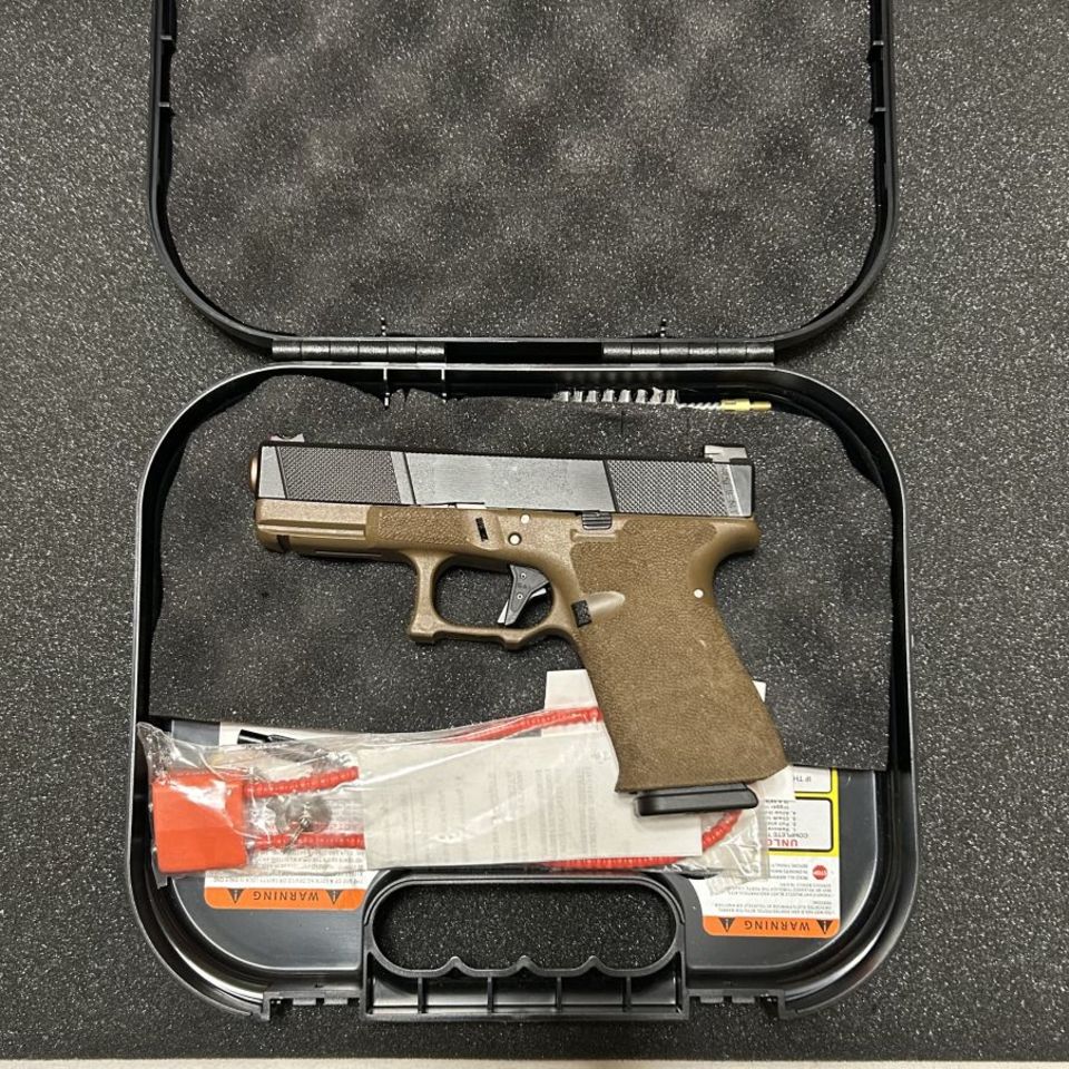 Image 2 - Salient Arms Glock 19