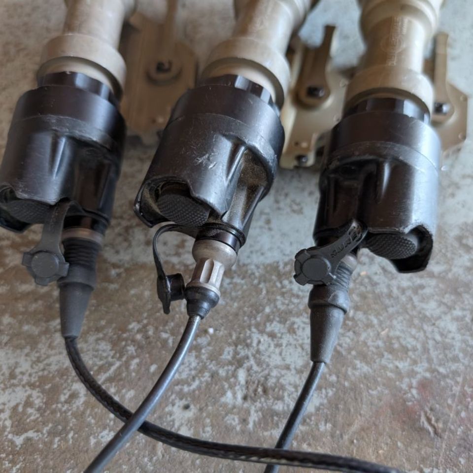 Image 3 - Surefire M952V flashlight