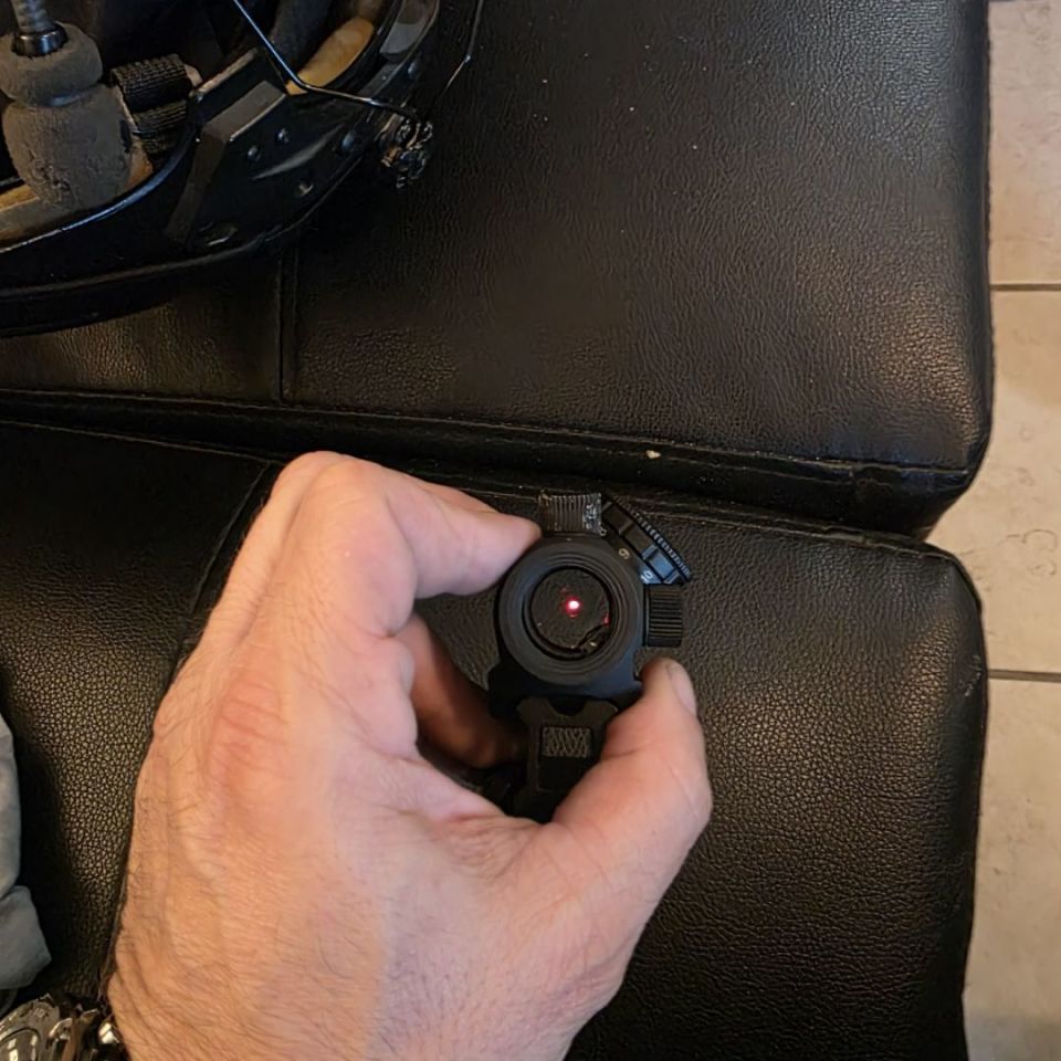 Image 2 - At3 tactical red dot