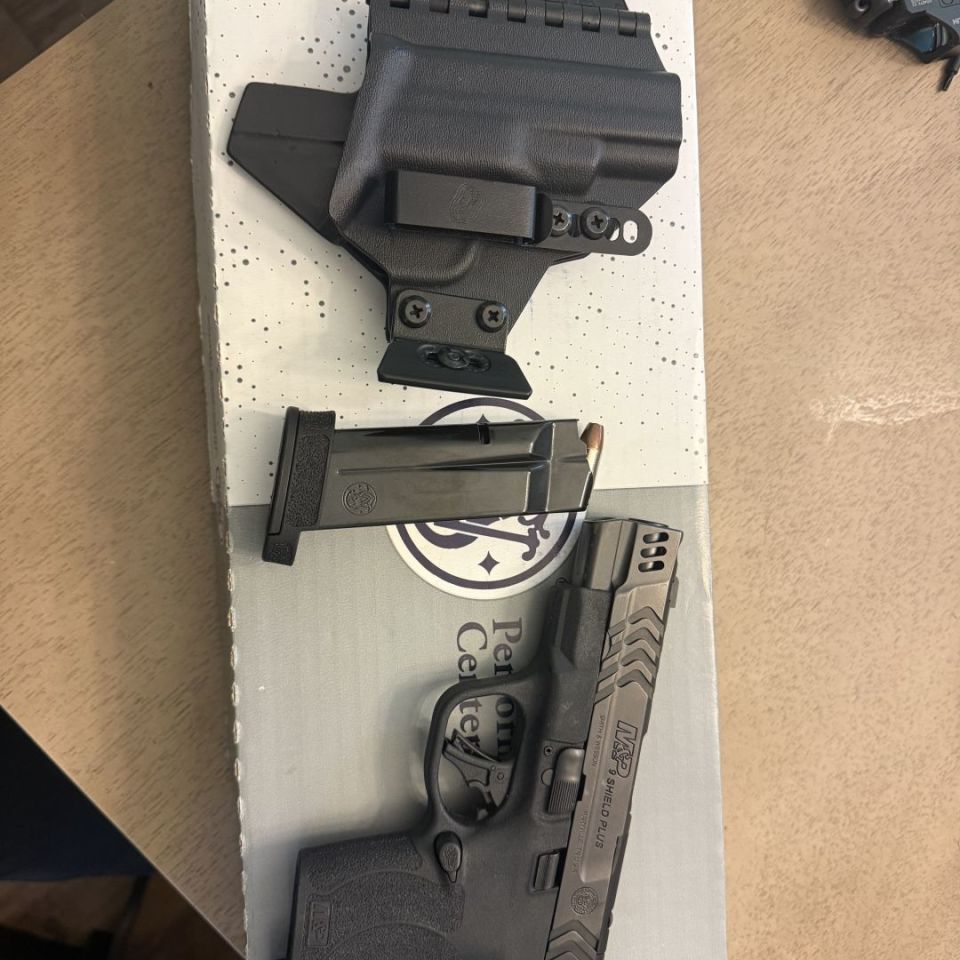 Image 2 - S&W M&P 9 Shield Plus carry