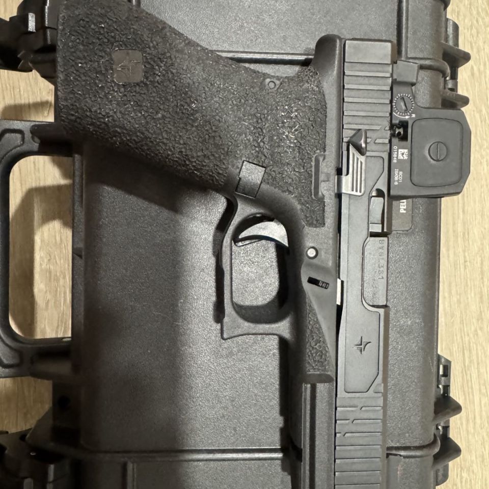Image 2 - Triarc g17.5 factory gun