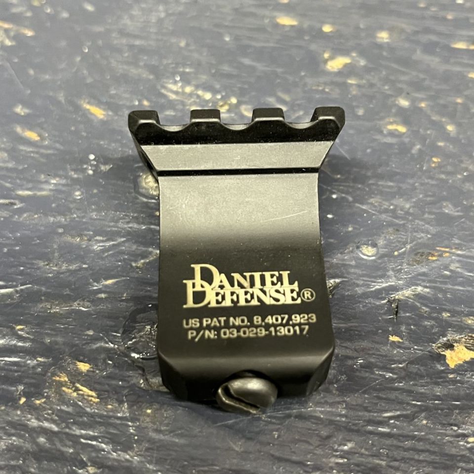 Image 3 - Daniel Defense offset mount