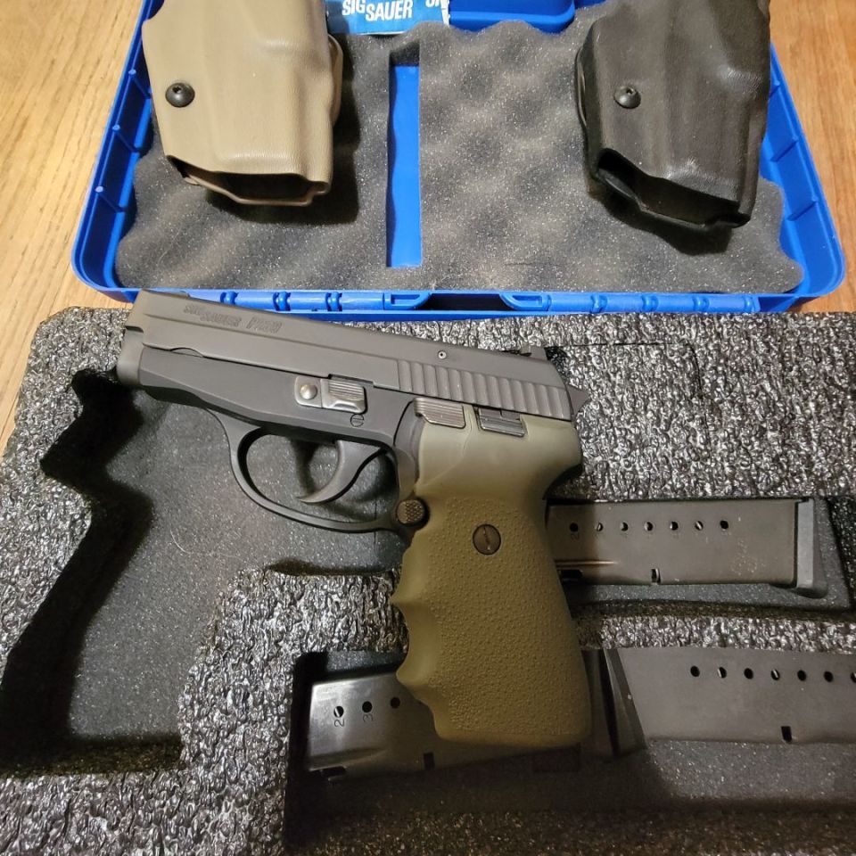 Image 2 - Sig p239 9mm x3 mags 