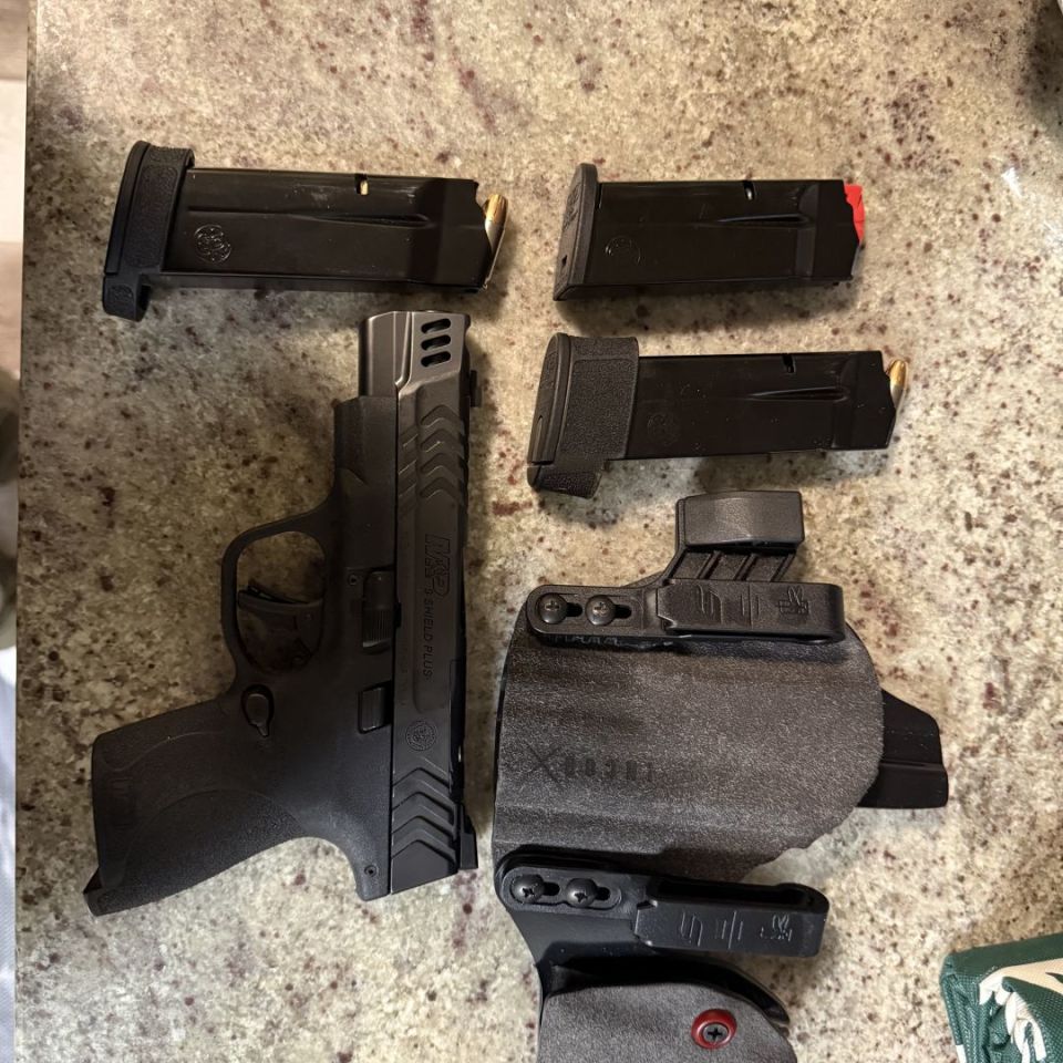 Image 1 - S&W Shield Carry Comp