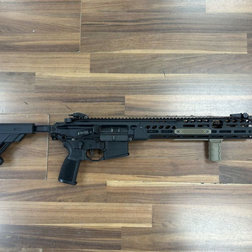 Image 1 - LIKE NEW SPEAR 556 BLK 16"