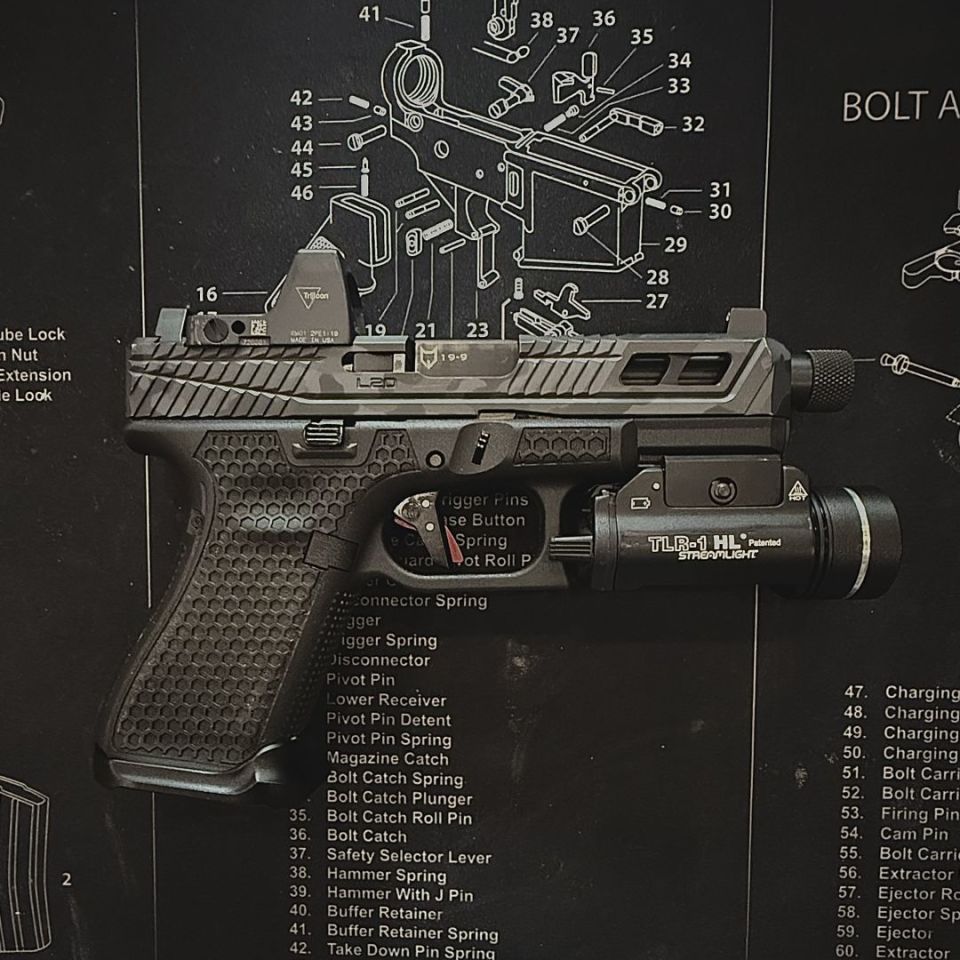 Image 1 - WTS Glock 19 with extras