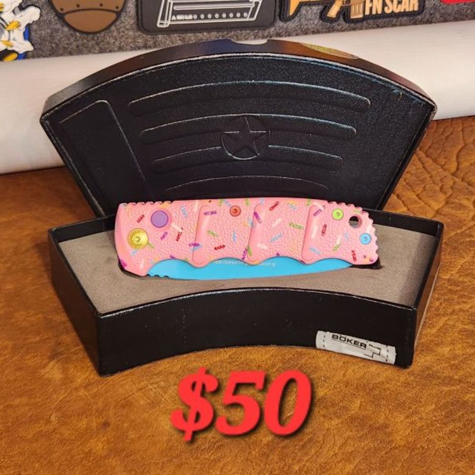 Image 3 - Folding Knives 