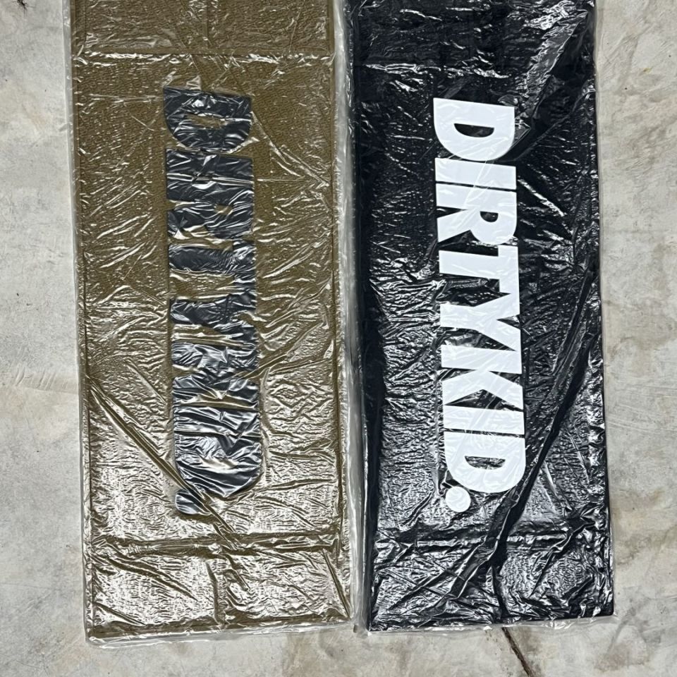 Image 1 - Gum and black DirtyKid workmat