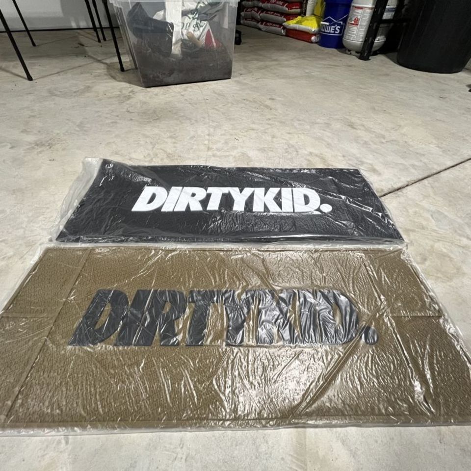 Image 2 - Gum and black DirtyKid workmat