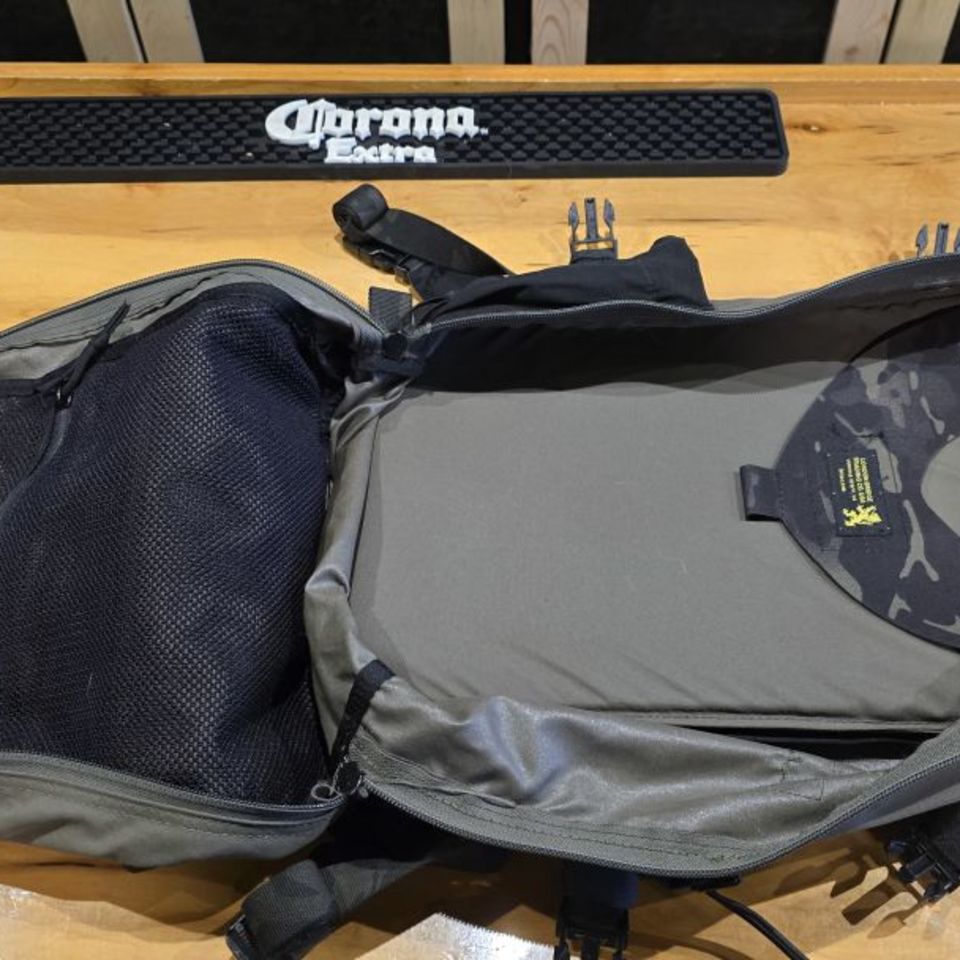 Image 4 - LBT 22L Day Pack /laptop pouch