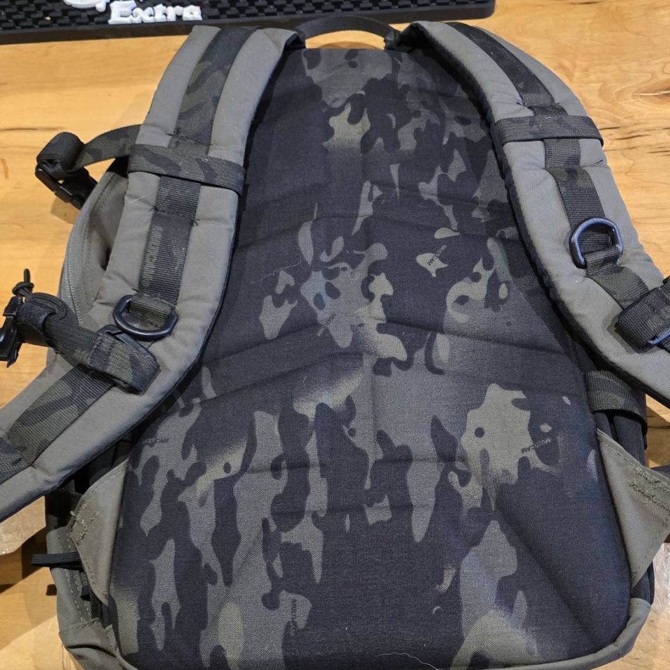 Image 2 - LBT 22L Day Pack /laptop pouch