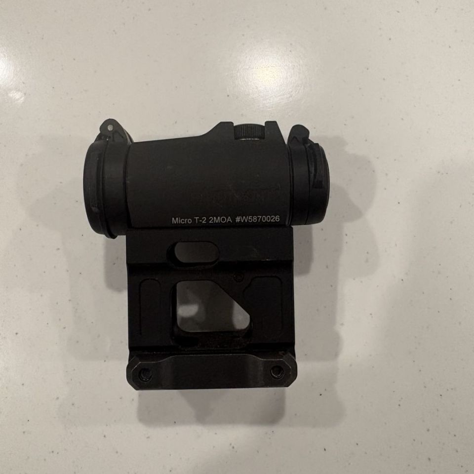 Image 2 - Aimpoint t2 on unity riser