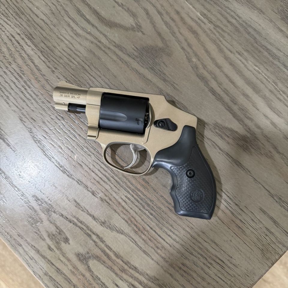 Image 4 - Smith and Wesson 642-1