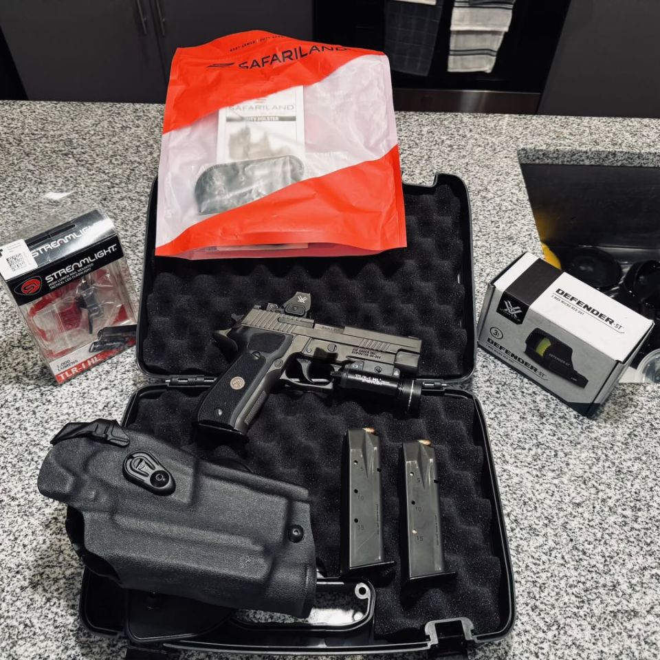 Image 3 - Sig p226 legion DA/SA