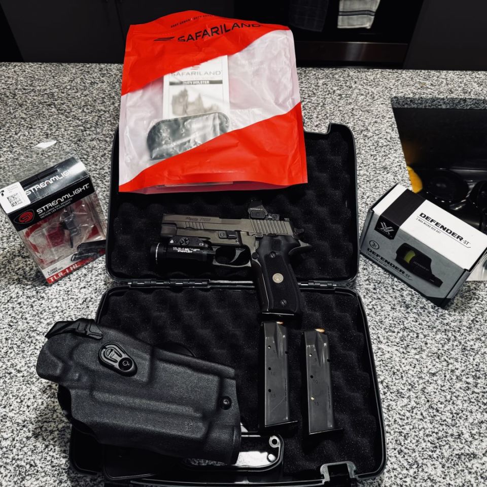 Image 4 - Sig p226 legion DA/SA