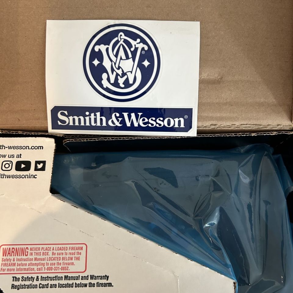 Image 2 - S&W m&p 2.0 10mm full size