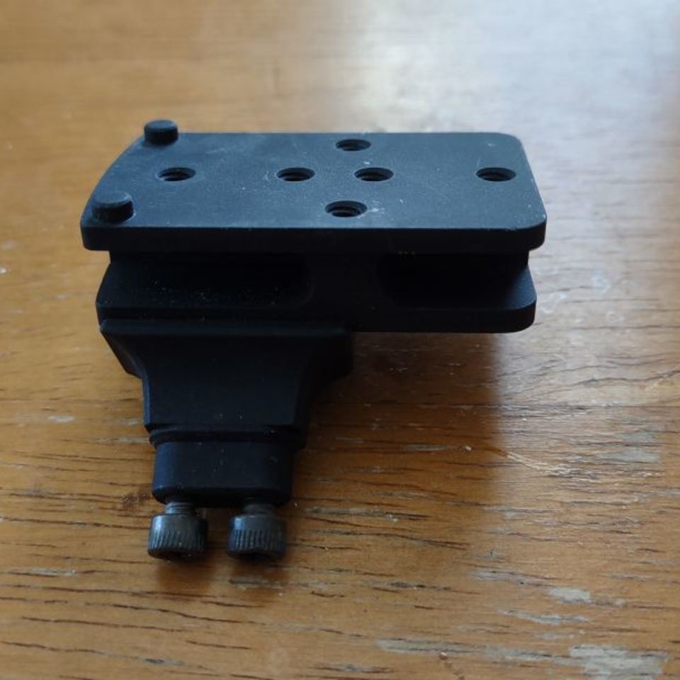 Image 4 - Badger C1 offset dot mount