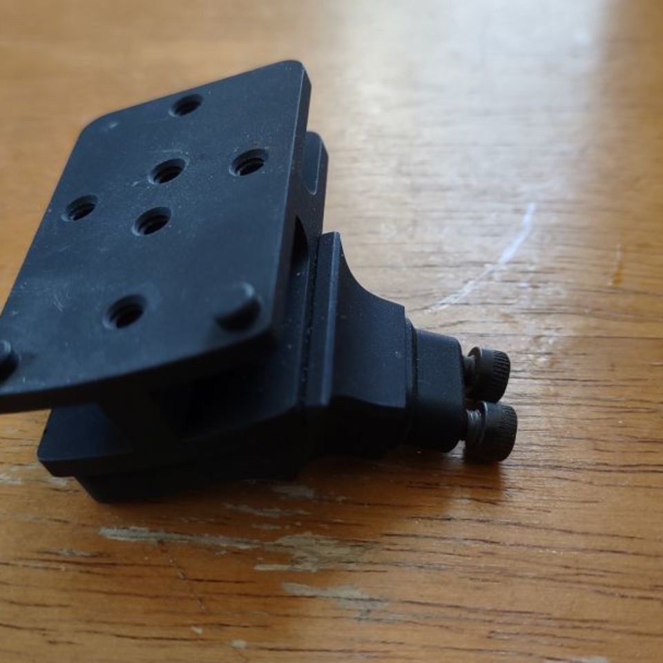 Image 1 - Badger C1 offset dot mount
