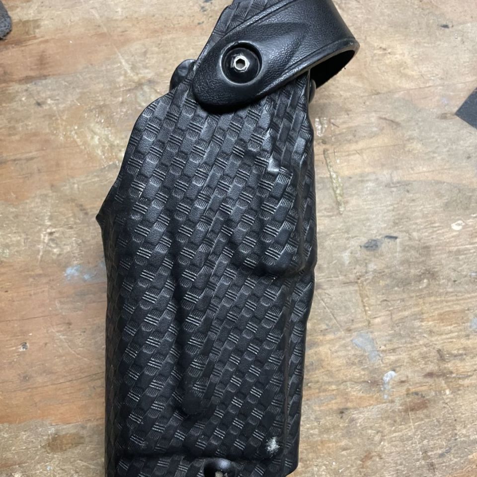Image 2 - Glock 17 Safariland Holster