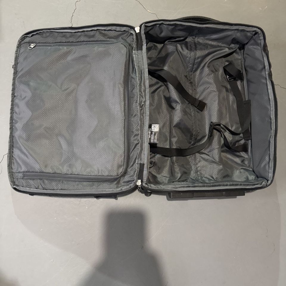 Image 5 - Samsonite Carry On travel bag 