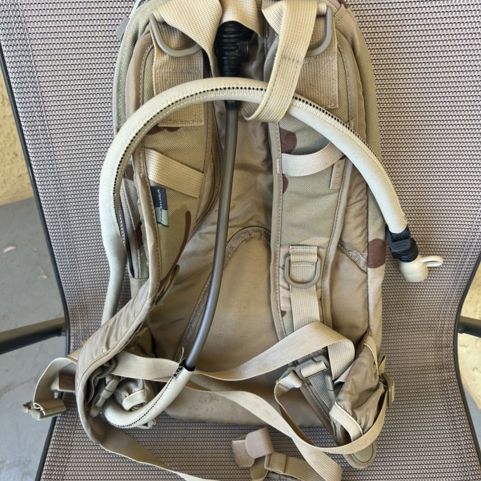 Image 2 - NWT Camelbak DCU desert mule 