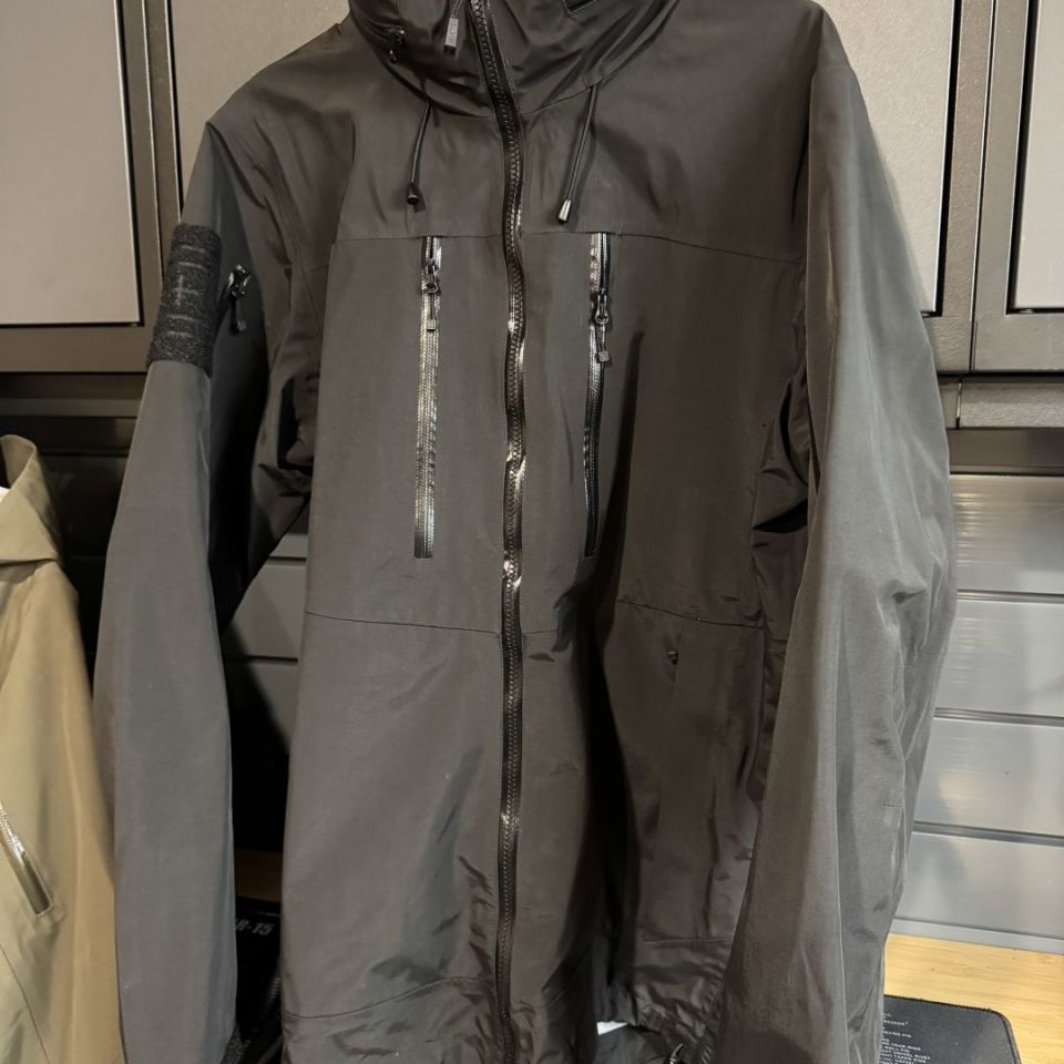 Image 4 - Two 5.11 approach jackets medium 